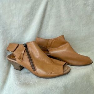 Soft, comfy Earth shoe! Tan, leather upper & lining! Size 8.5